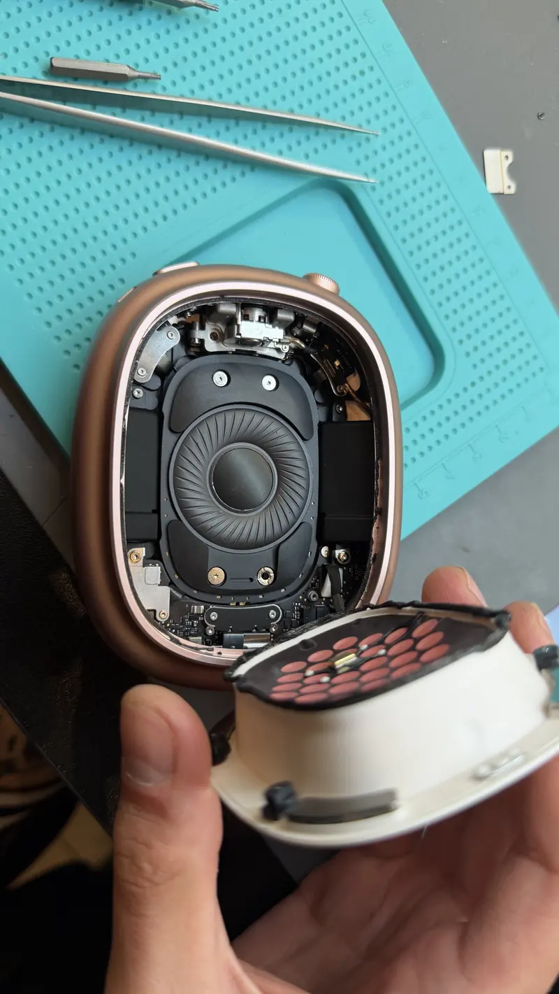 AirPods Max у розборі