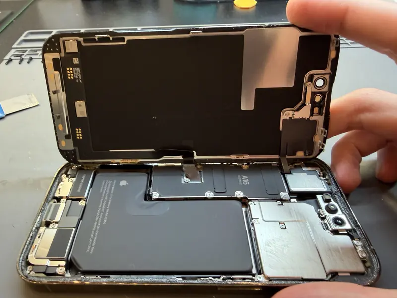 Заміна дисплея iPhone 14 Pro