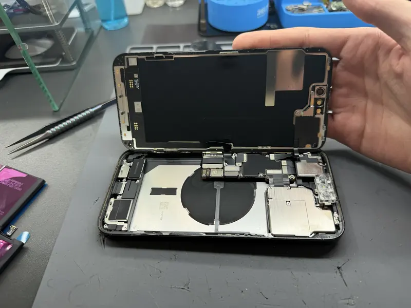 Заміна акумулятора iPhone 14 Pro Max
