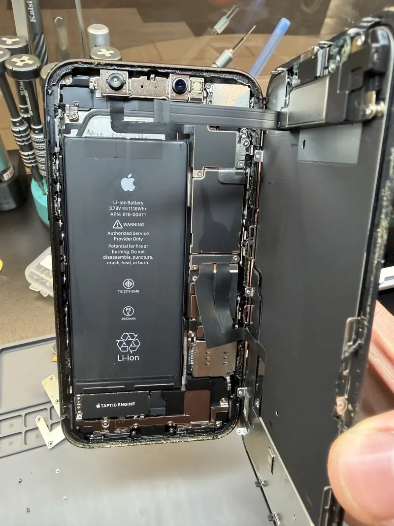 Акумулятор iPhone XR