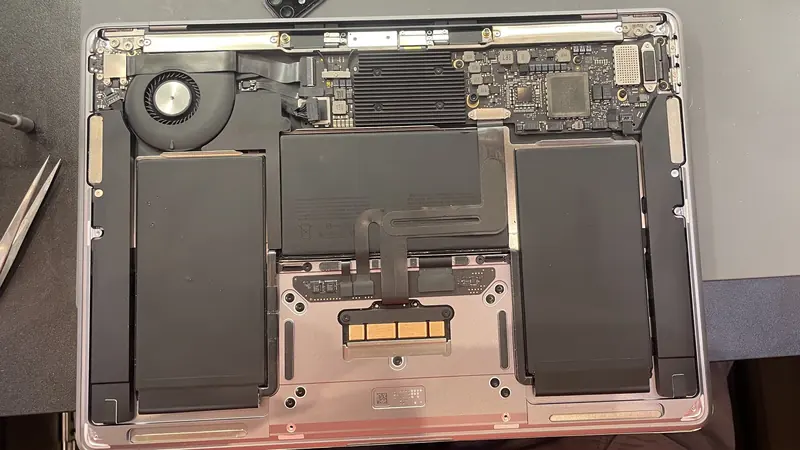 MacBook Air M1 після чистки